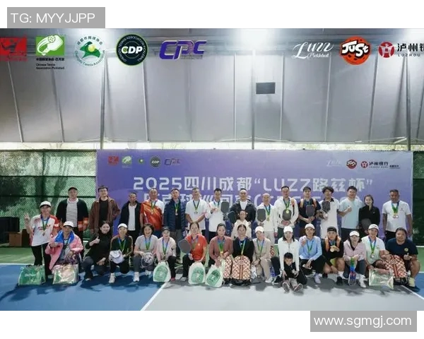 以球迷为核心打造精彩赛事体验,引领运动文化新风潮 以球迷为核心打造精彩赛事体验,引领运动文化新风潮