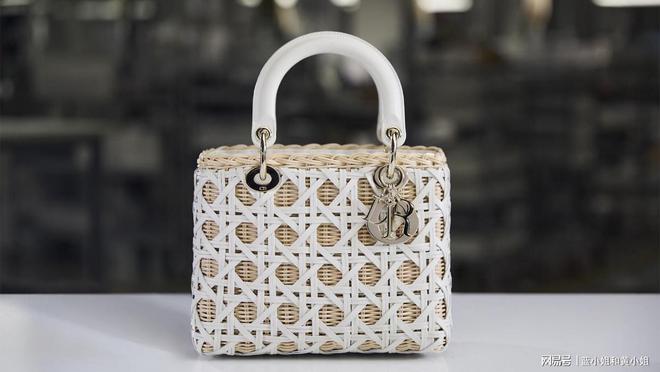 威尼斯新包来袭！DIOR CARO BUCKET手袋超都雅(图1)