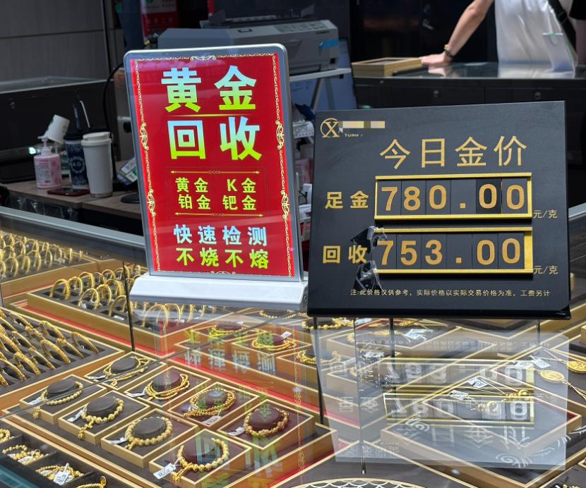 威尼斯wns.8885556价钱又跌了！猖獗买买买有人拖着行李箱扫货！店肆被围得(图3)
